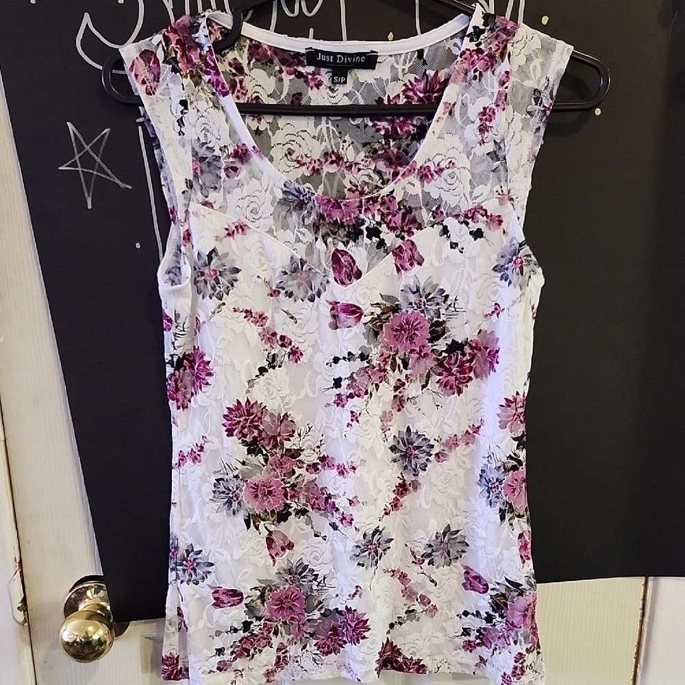 🔥 3/$25 🔥Floral Lace Women's Top - Purple and White
